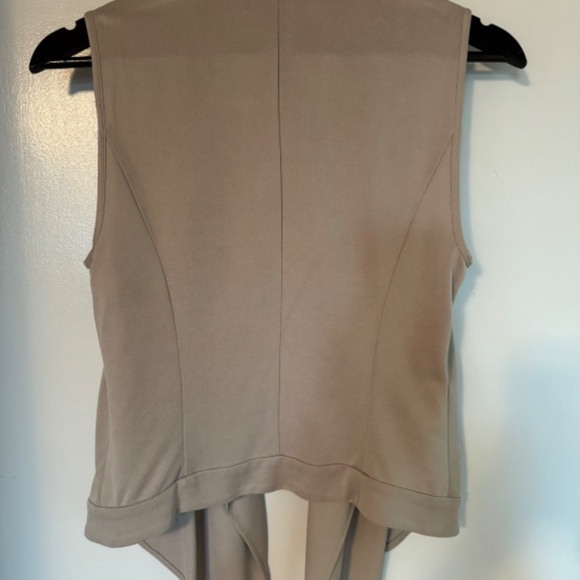 BCBG vest - Picture 3 of 3